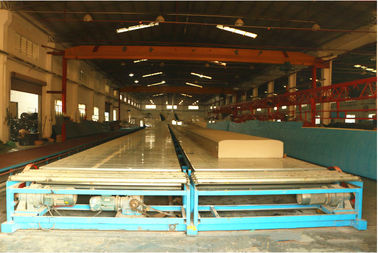 La linea di produzione automatica completa della spugna, fabbricazione della schiuma dell'unità di elaborazione lavora 200~300L/min a macchina